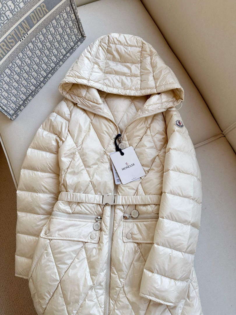 Moncler Women's Fashion Clothing Long Down Coat M68722