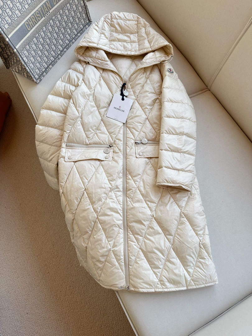 Moncler Women's Fashion Clothing Long Down Coat M68722