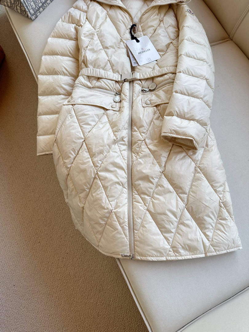Moncler Women's Fashion Clothing Long Down Coat M68722