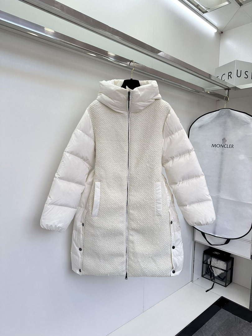 Moncler Women's Fashion Clothing Long Down Coat M68725