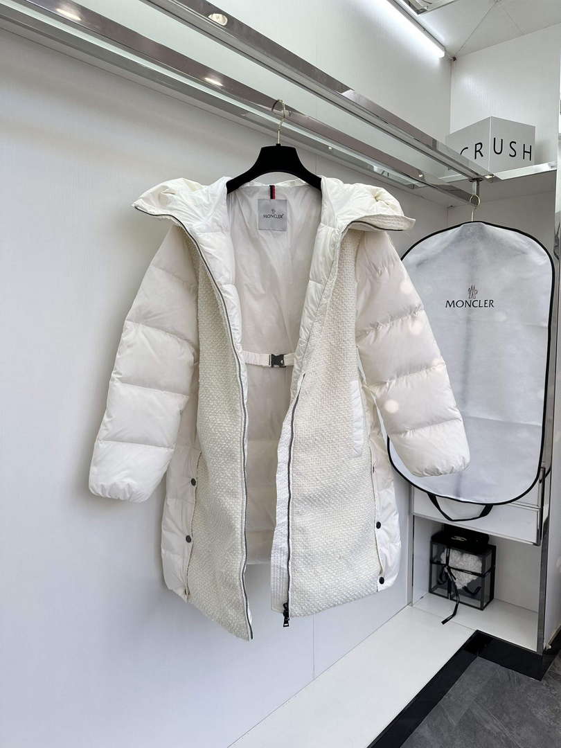 Moncler Women's Fashion Clothing Long Down Coat M68725