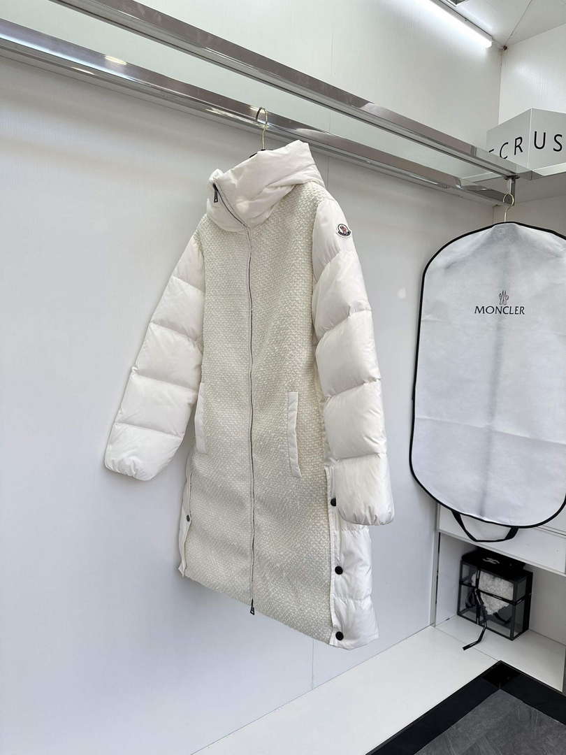 Moncler Women's Fashion Clothing Long Down Coat M68725
