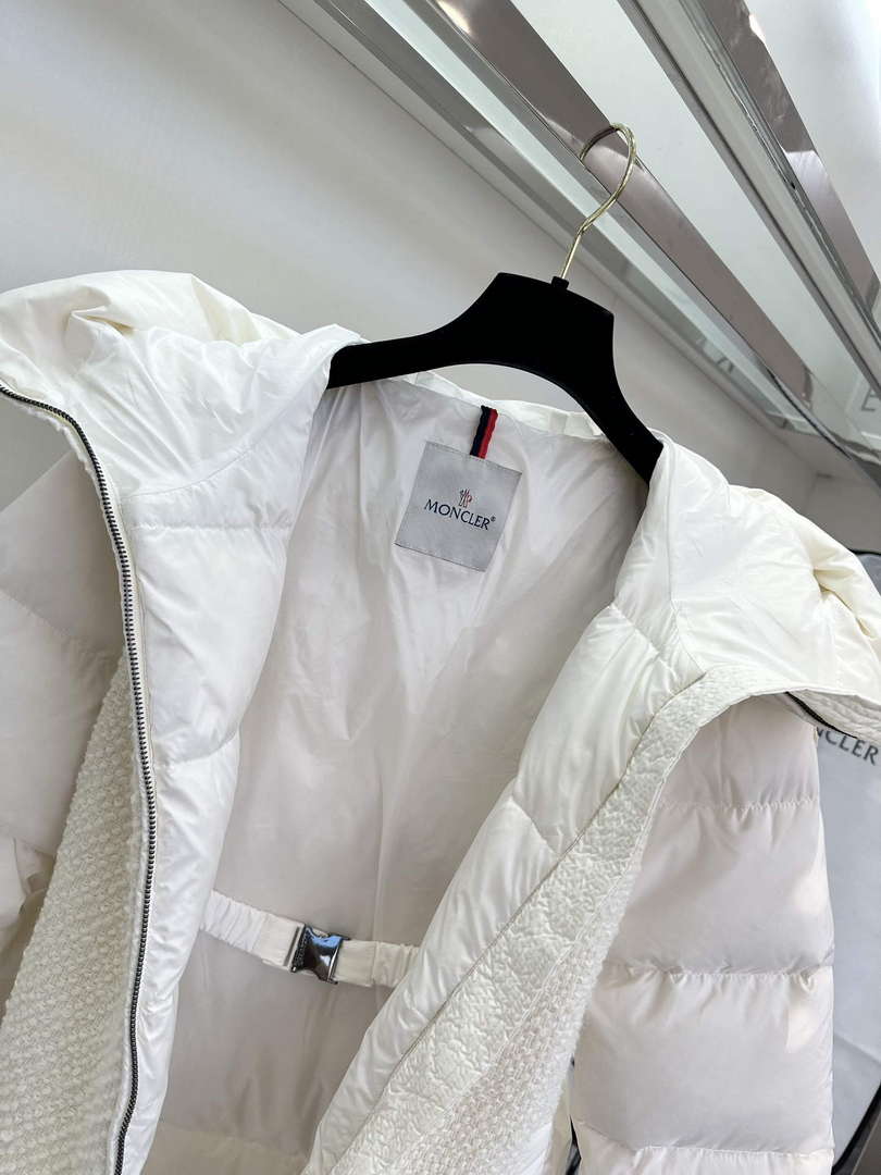 Moncler Women's Fashion Clothing Long Down Coat M68725