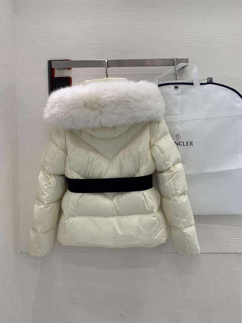 Moncler Women's Fashion Clothing Short Down Coat M68720