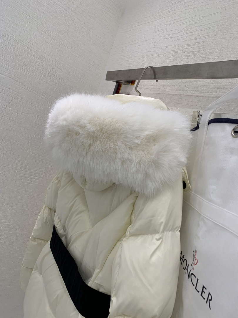 Moncler Women's Fashion Clothing Short Down Coat M68720