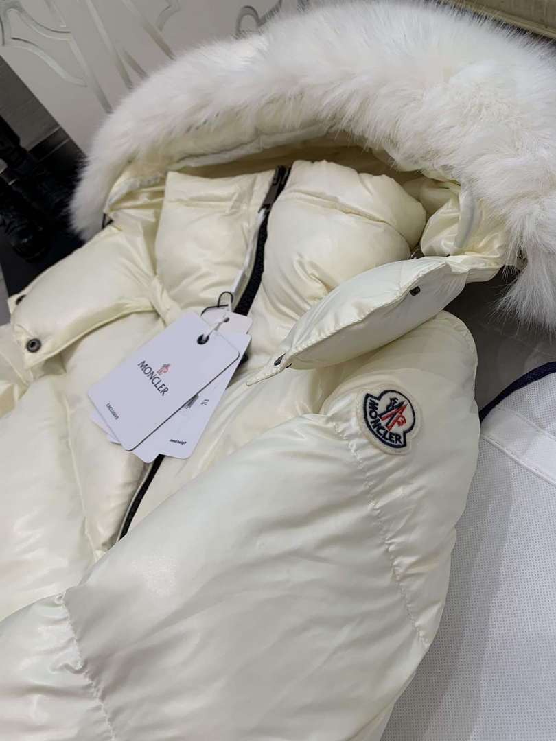 Moncler Women's Fashion Clothing Short Down Coat M68720