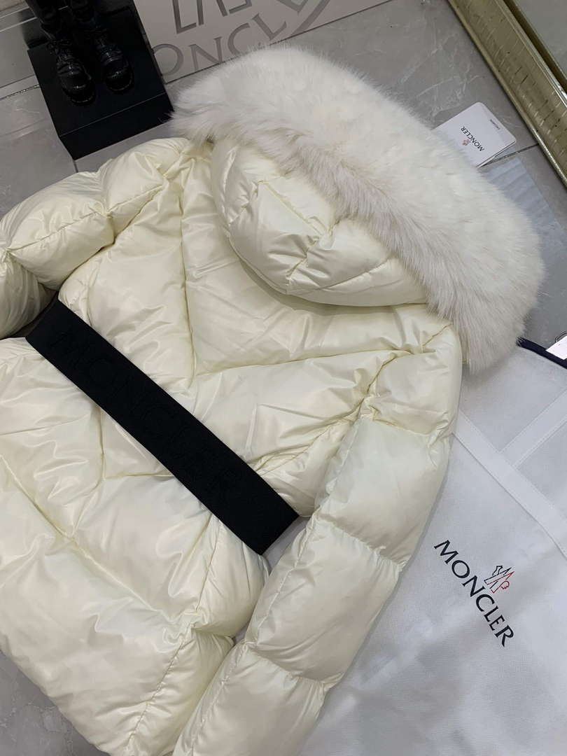 Moncler Women's Fashion Clothing Short Down Coat M68720