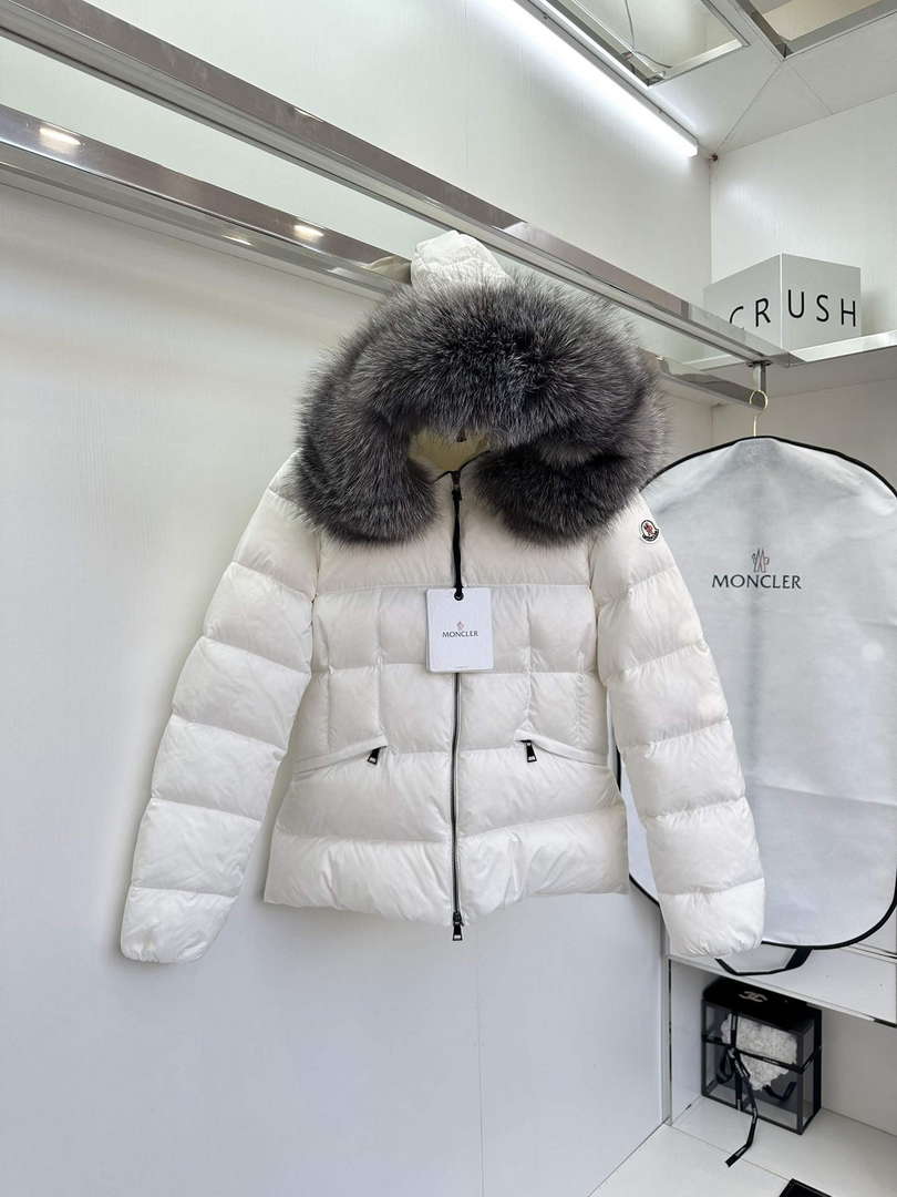 Moncler Women's Fashion Clothing Short Down Coat M68726
