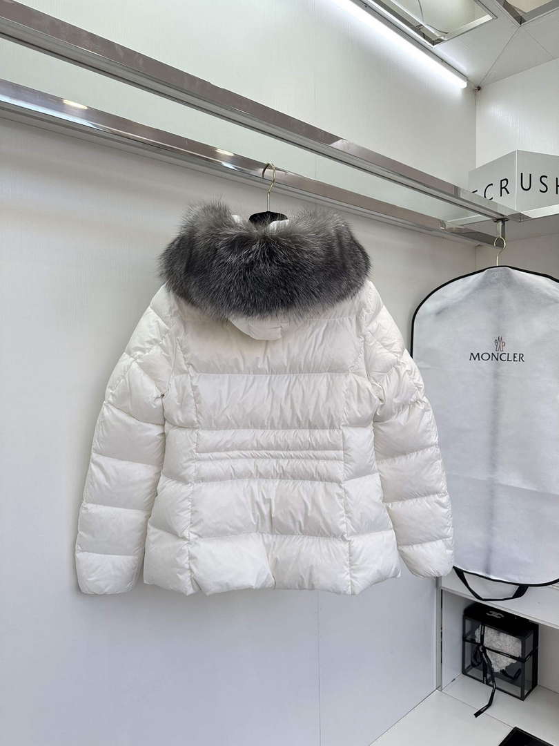Moncler Women's Fashion Clothing Short Down Coat M68726