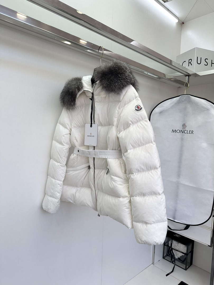 Moncler Women's Fashion Clothing Short Down Coat M68726