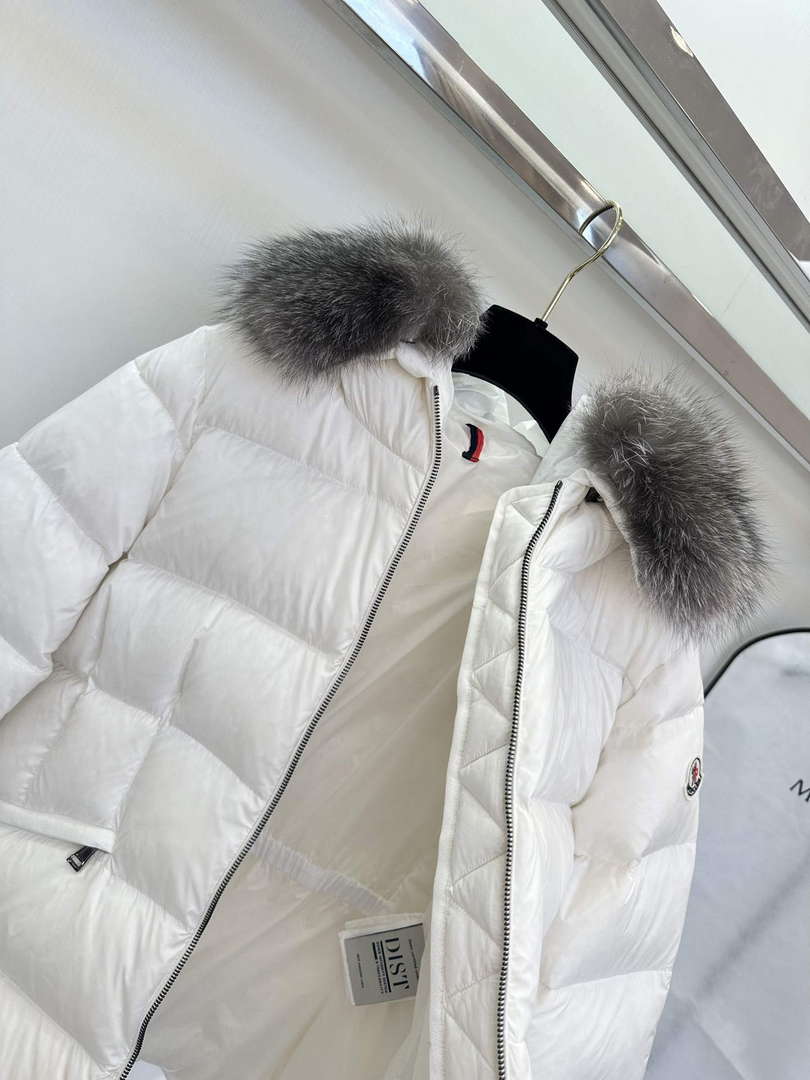 Moncler Women's Fashion Clothing Short Down Coat M68726