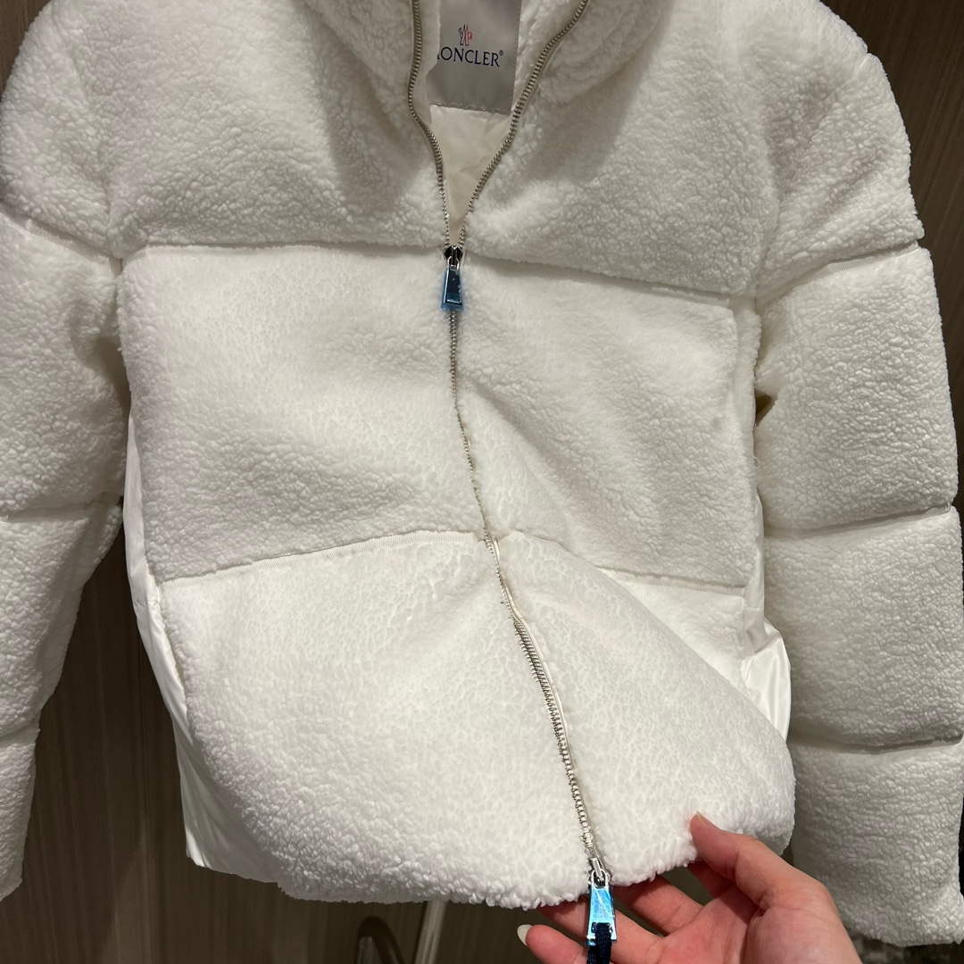 Moncler Women's Fashion Clothing Short Down Coat M68727