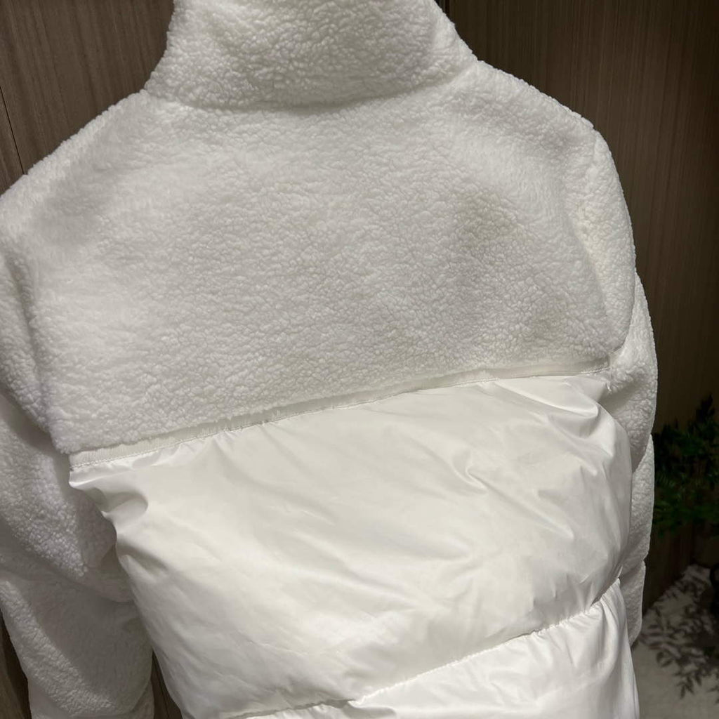 Moncler Women's Fashion Clothing Short Down Coat M68727