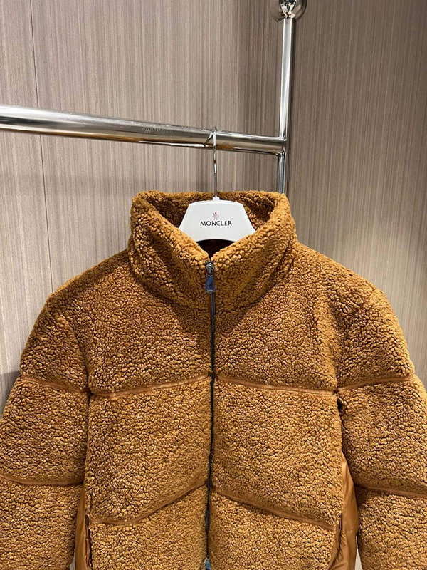 Moncler Women's Fashion Clothing Short Down Coat M68728