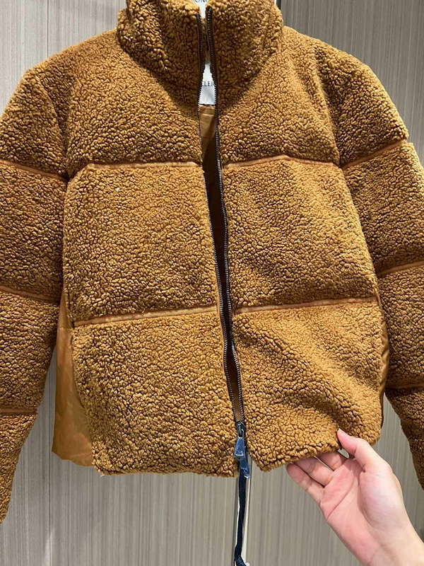 Moncler Women's Fashion Clothing Short Down Coat M68728