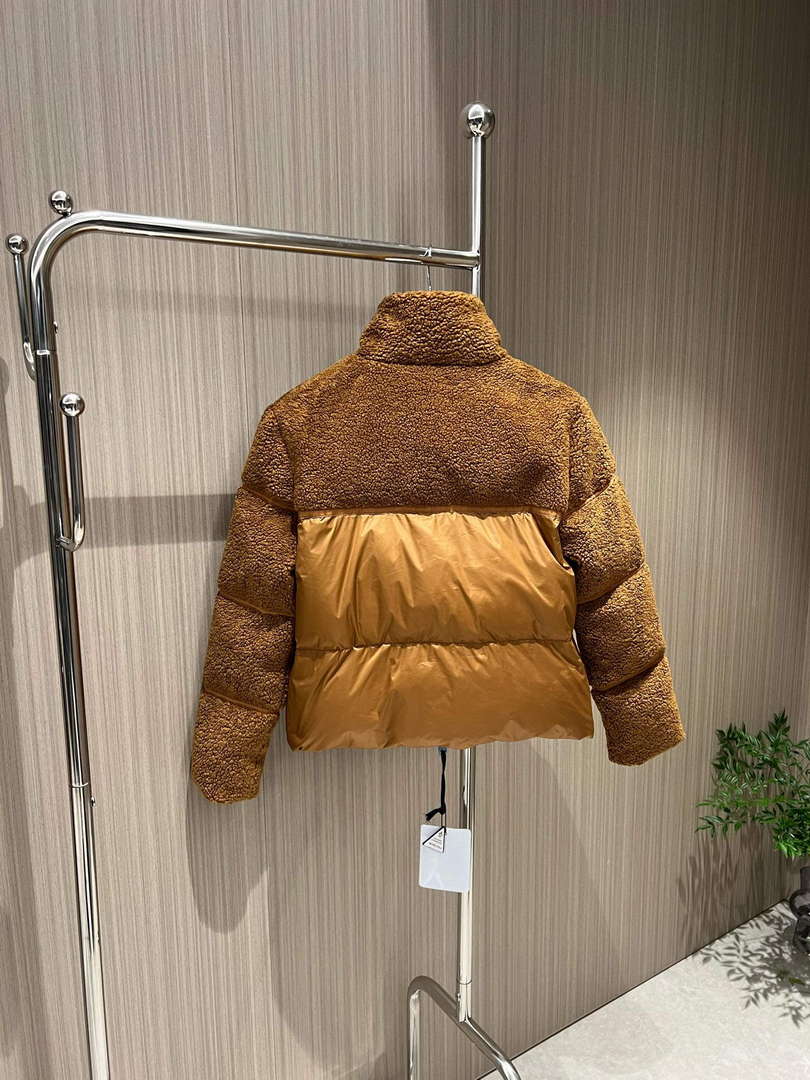 Moncler Women's Fashion Clothing Short Down Coat M68728