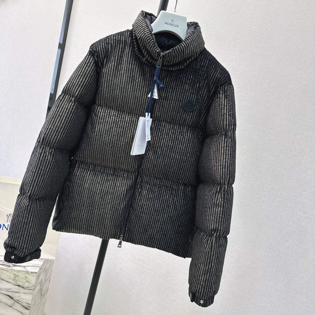 Moncler Women's Fashion Clothing Short Down Coat M68729