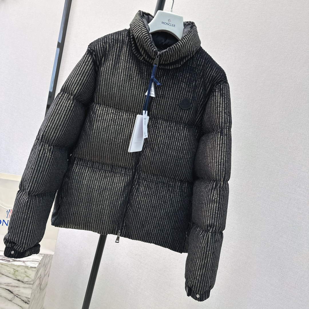 Moncler Women's Fashion Clothing Short Down Coat M68729