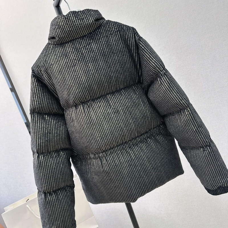 Moncler Women's Fashion Clothing Short Down Coat M68729