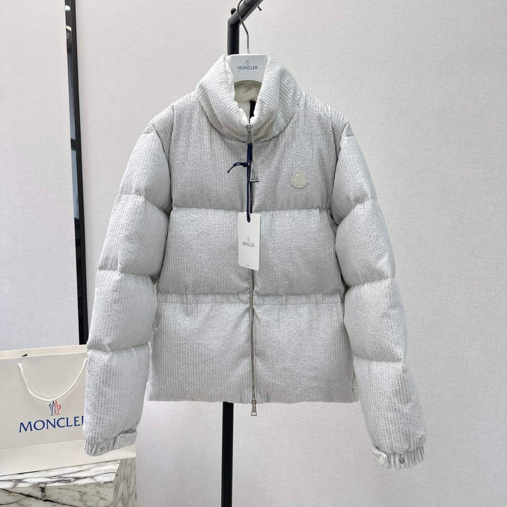 Moncler Women's Fashion Clothing Short Down Coat M68730