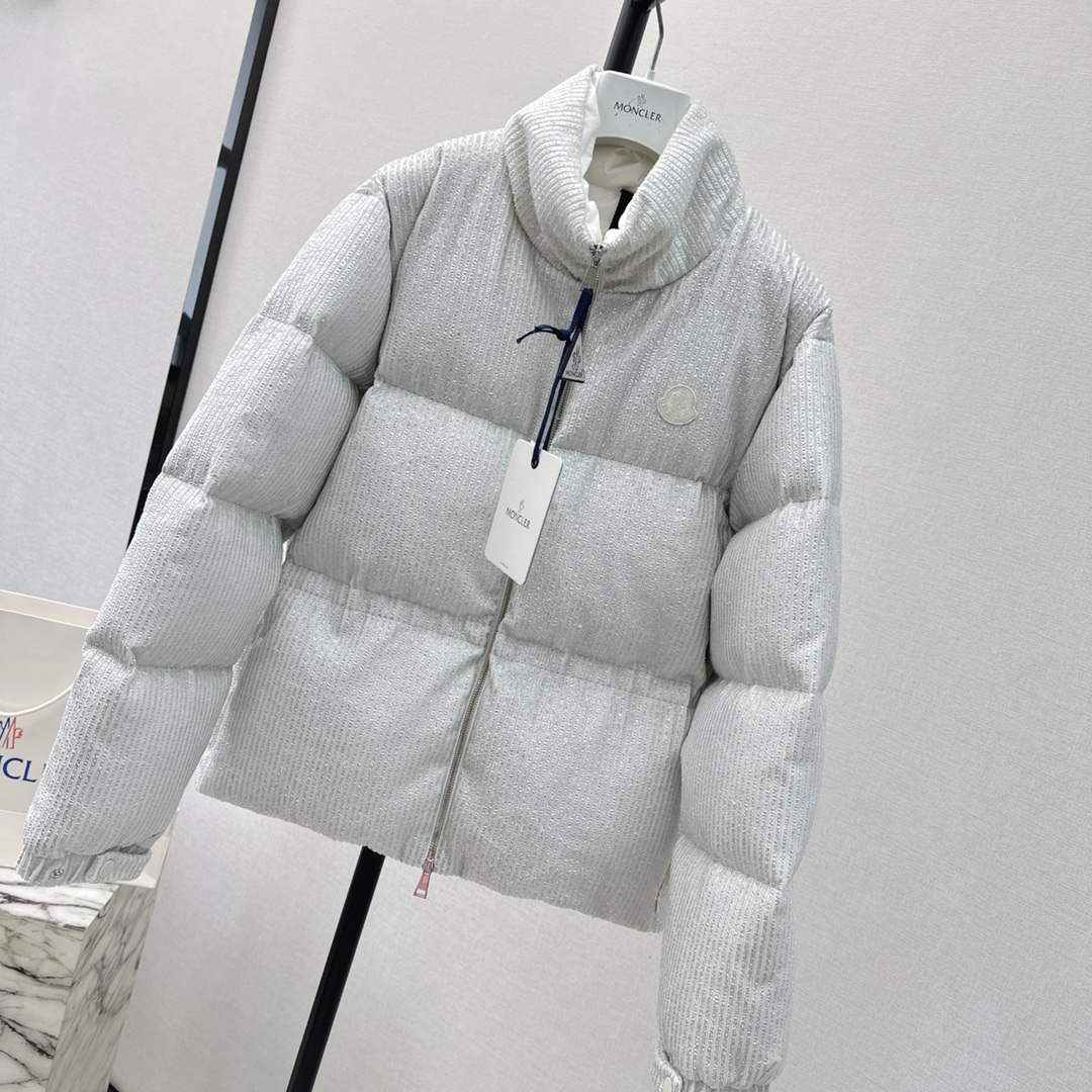 Moncler Women's Fashion Clothing Short Down Coat M68730
