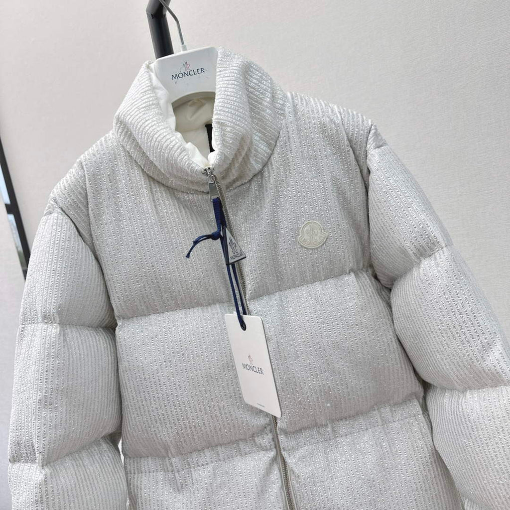 Moncler Women's Fashion Clothing Short Down Coat M68730