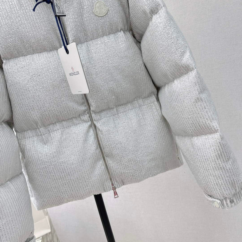 Moncler Women's Fashion Clothing Short Down Coat M68730
