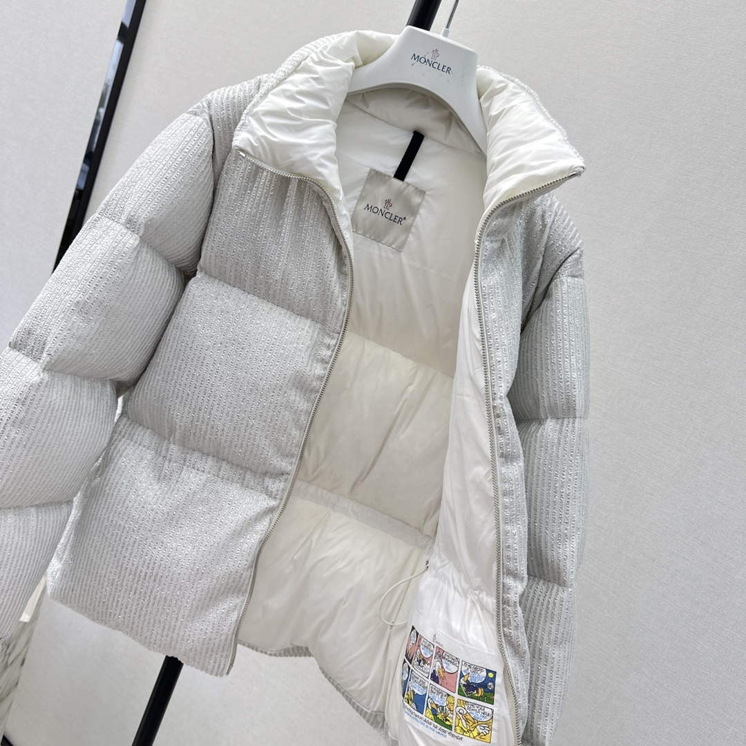 Moncler Women's Fashion Clothing Short Down Coat M68730