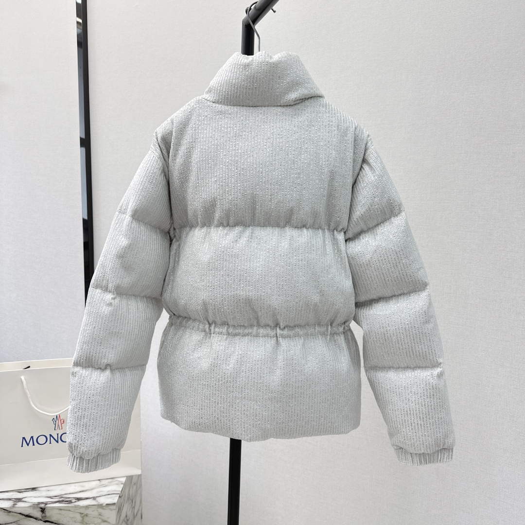 Moncler Women's Fashion Clothing Short Down Coat M68730