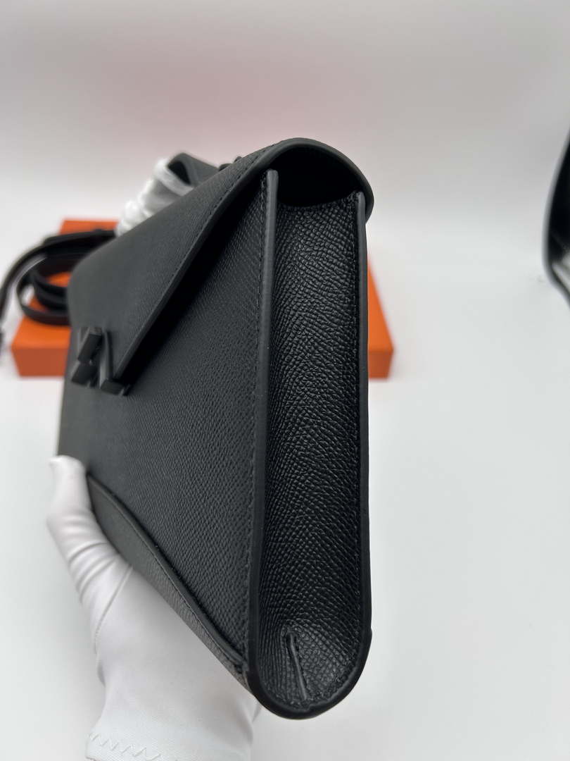 Moynat MC8L9V Gabrielle Clutch Black Hardware Mt1016