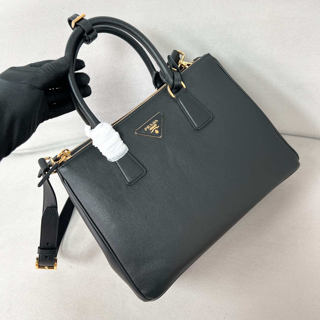 Prada 1BA274 Large Prada Smooth leather bag Black