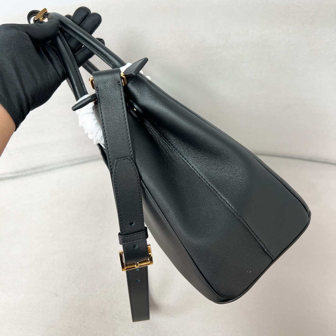 Prada 1BA274 Large Prada Smooth leather bag Black