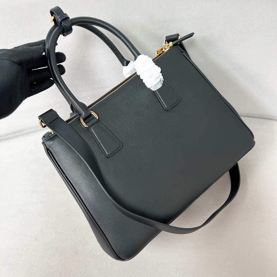 Prada 1BA274 Large Prada Smooth leather bag Black
