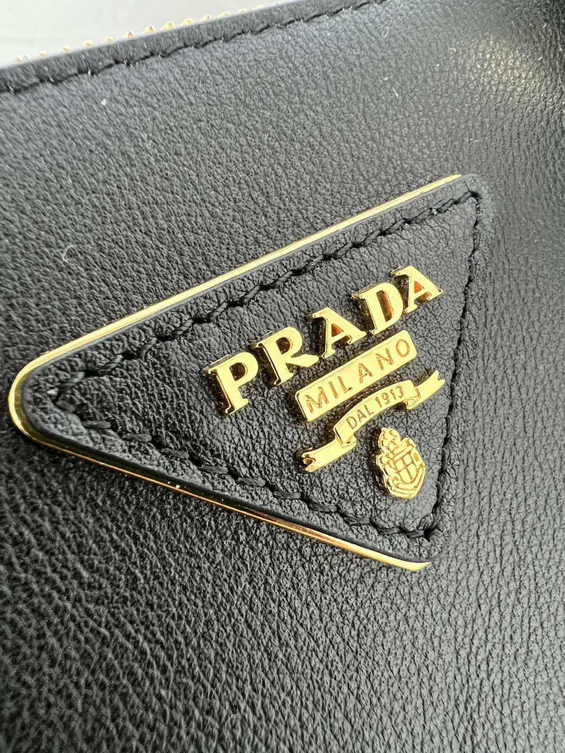 Prada 1BA274 Large Prada Smooth leather bag Black