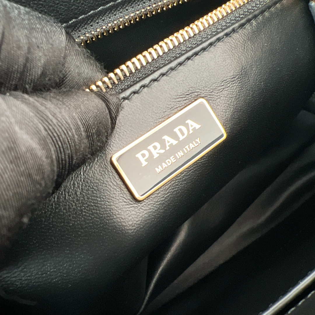 Prada 1BA274 Large Prada Smooth leather bag Black