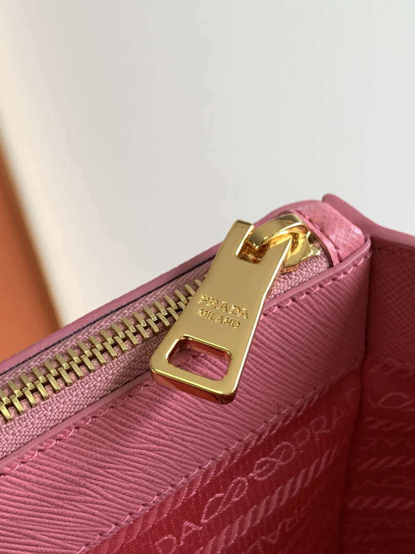 Prada 1BA274 Large Prada Galleria Saffiano leather bag Pink