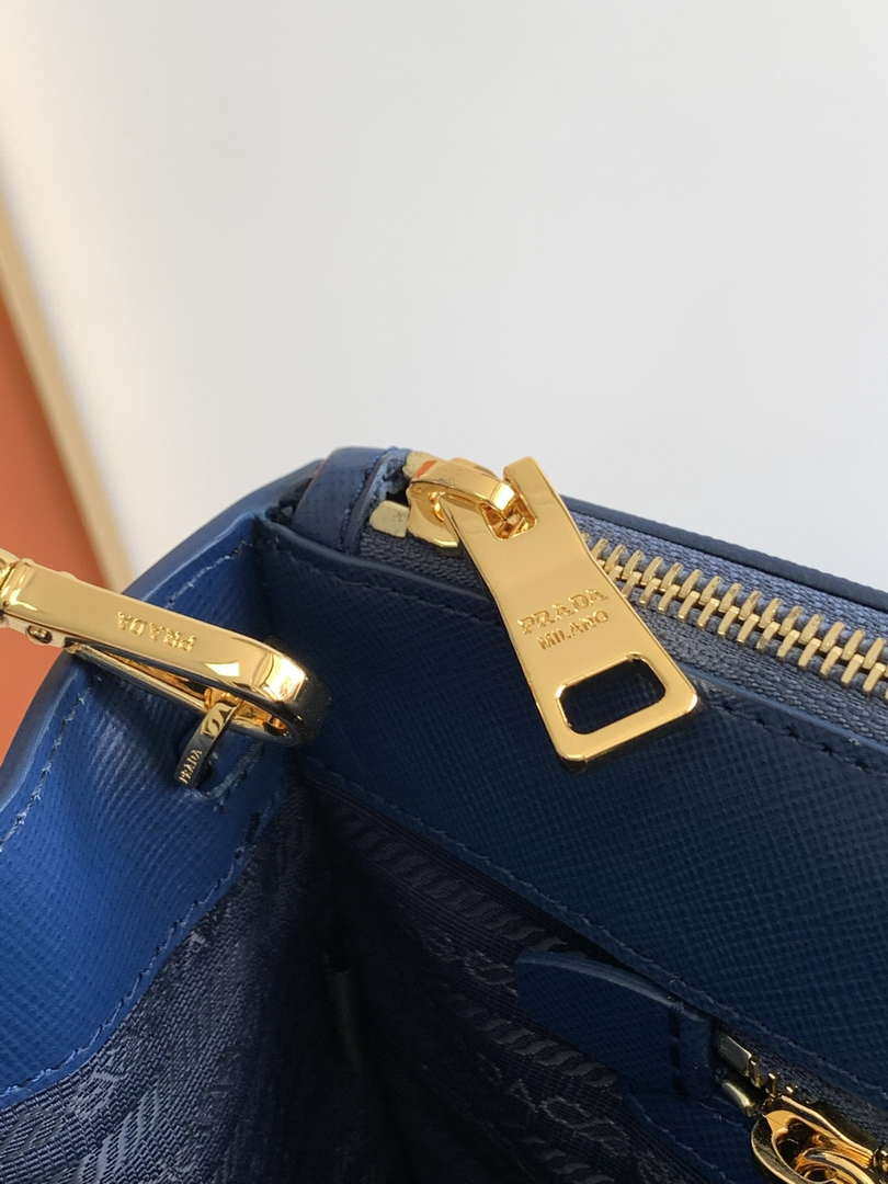 Prada 1BA274 Large Prada Galleria Saffiano leather bag Blue