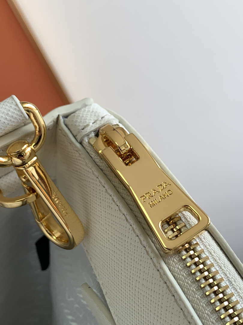 Prada 1BA274 Large Prada Galleria Saffiano leather bag White