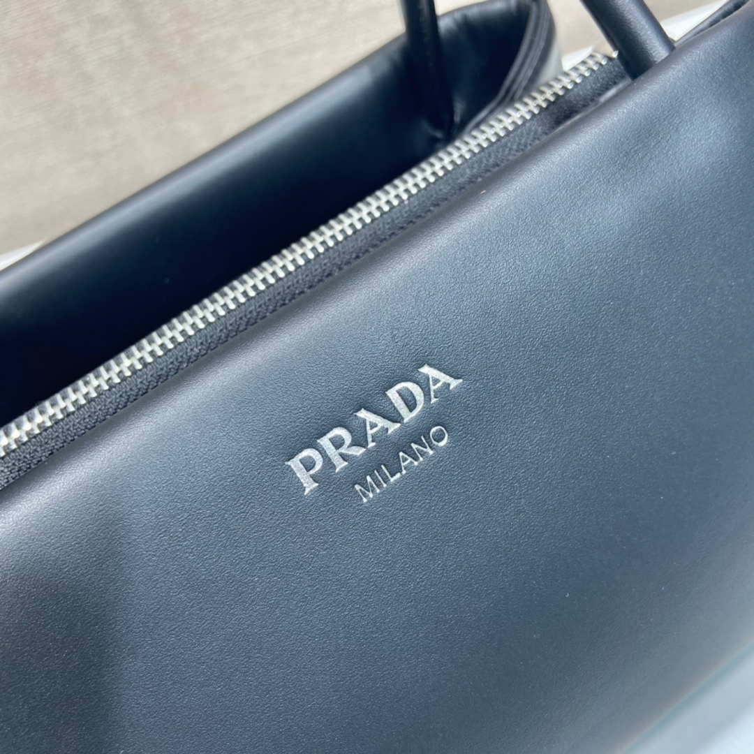 Prada 1BA368 Leather mini-bag Bag Black