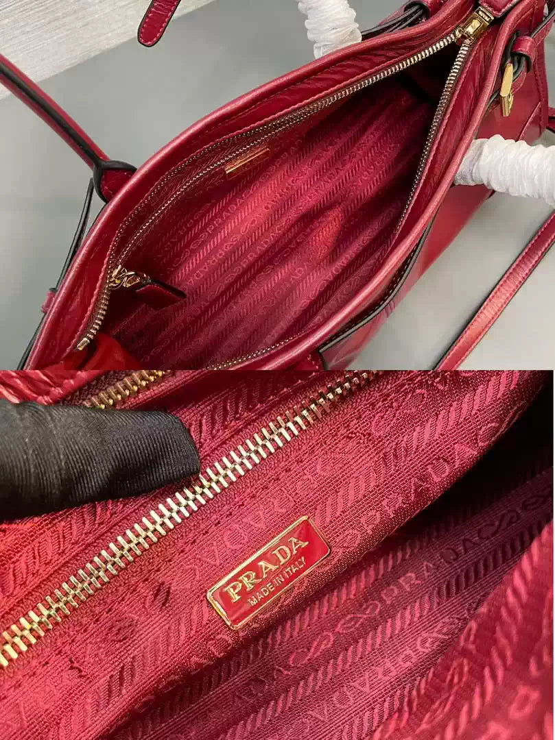 Prada 1BA426 Medium leather handbag Red