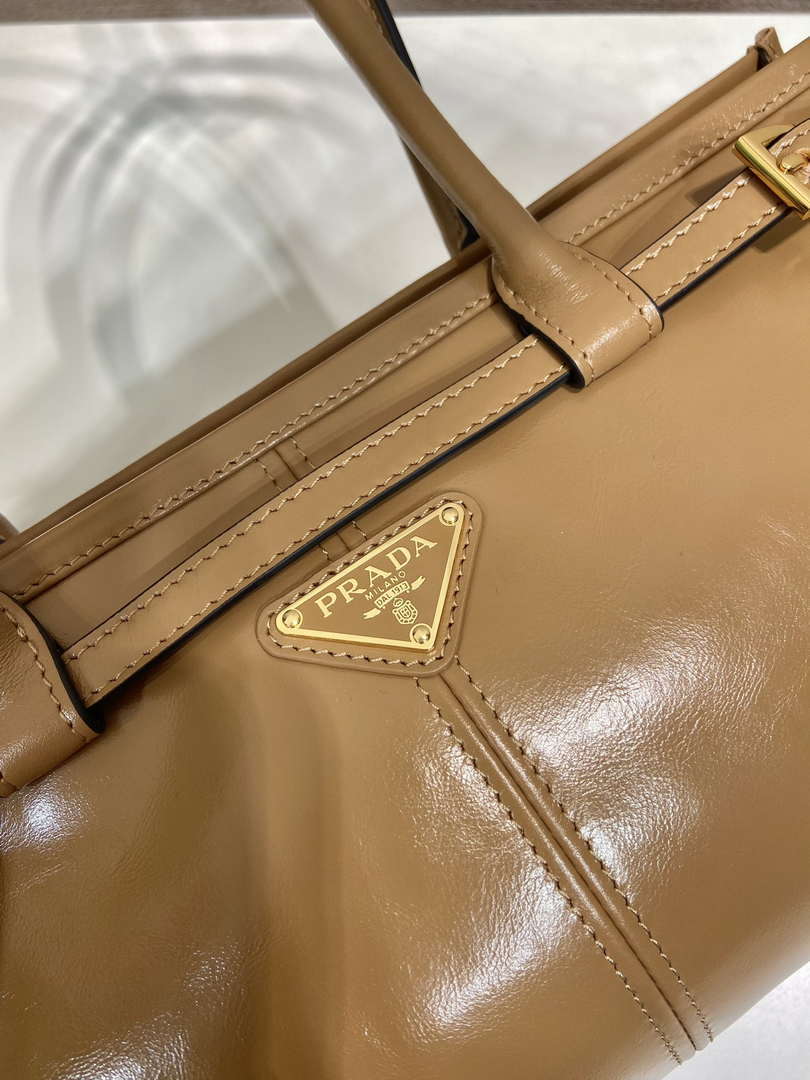 Prada 1BA426 Medium leather handbag  Brown