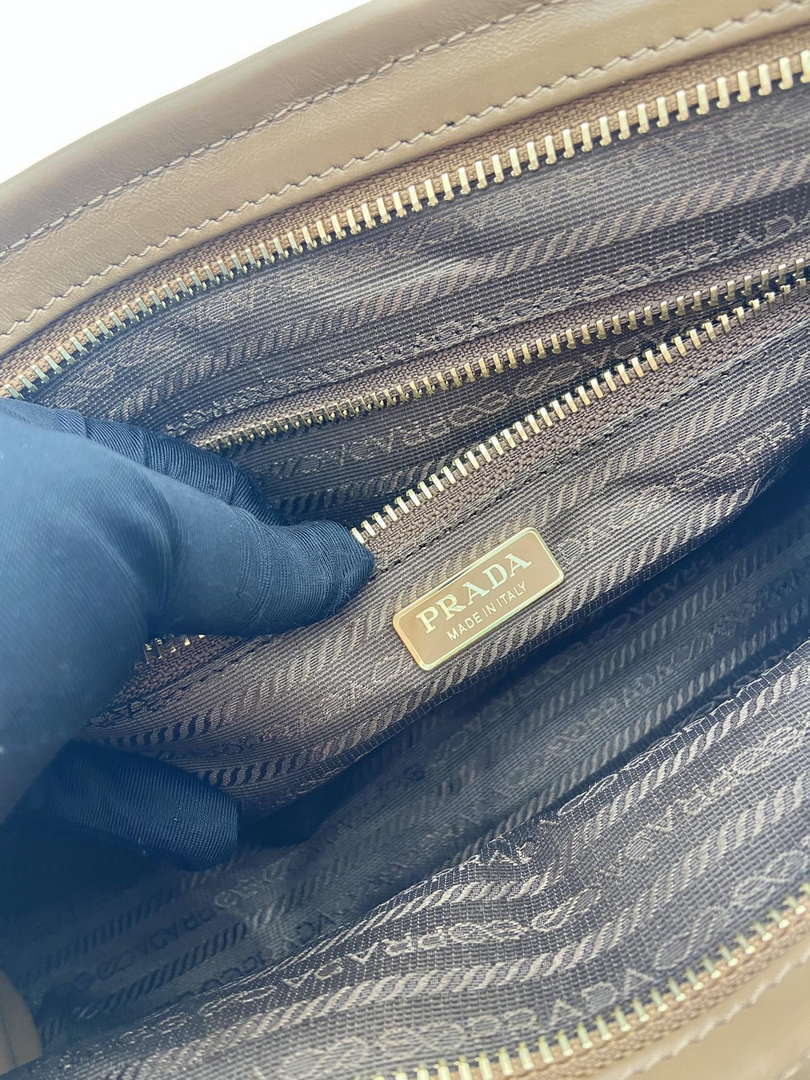 Prada 1BA426 Medium leather handbag  Brown
