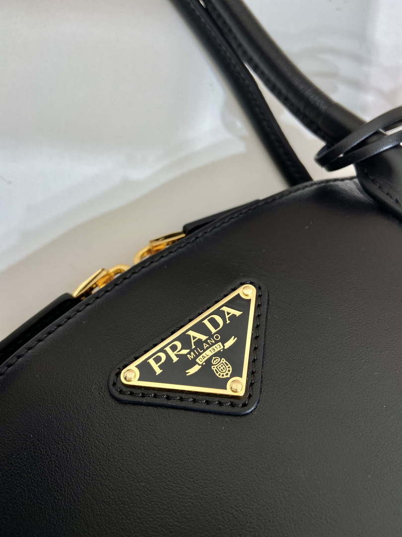 Prada 1BA427 Small leather handbag Black