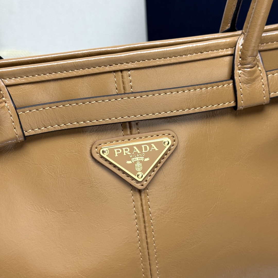Prada 1BA439 Prada Bonnie extra large leather handbag Brown