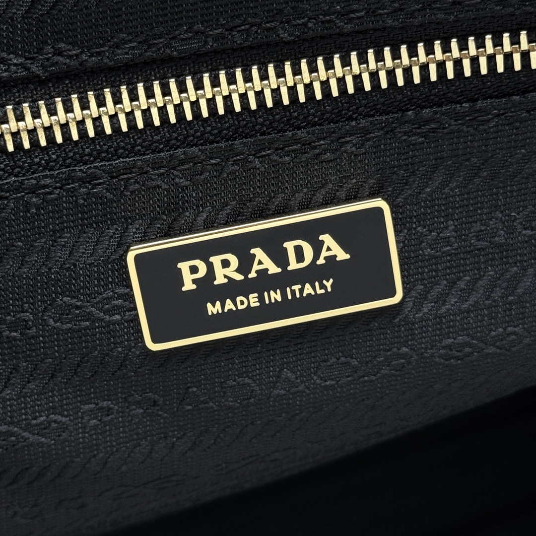 Prada 1BA439 Prada Bonnie extra large leather handbag Wine Red