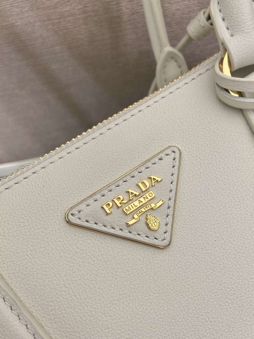 Prada 1BA457 Medium Prada Galleria leather bag White