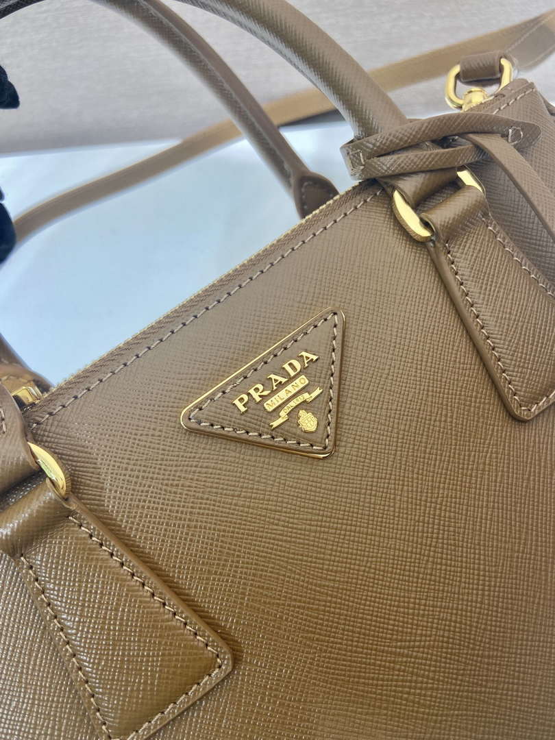 Prada 1BA896 Small Prada Galleria Saffiano leather bag Natural