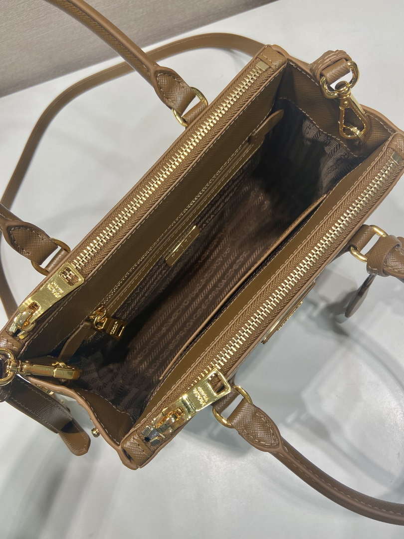 Prada 1BA896 Small Prada Galleria Saffiano leather bag Natural
