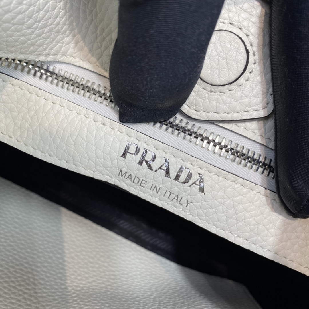 Prada Leather hobo bag 1BC073 white