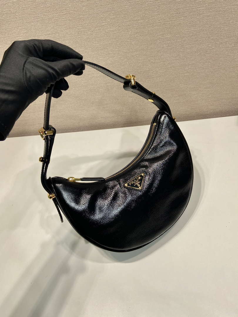 Prada 1BC194 Prada Arqu¨¦ naplak patent leather shoulder bag Black